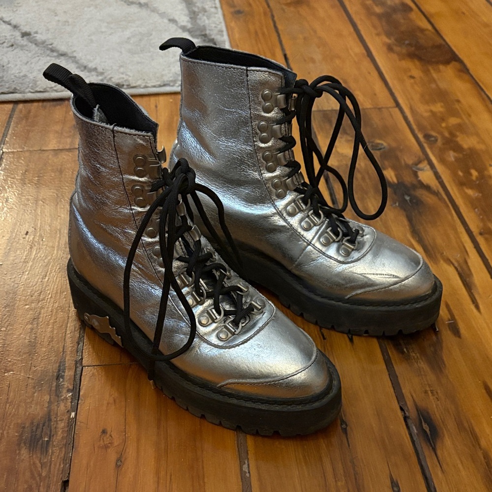 Off-white Silver Lace-Up Women's hiking Boots